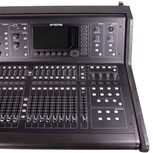 Console de mixage numérique en direct M32R avec boîtier de scène DL32 pour concerts et spectacles - Product Image 5