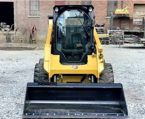 Affordable Price Caterpillar 242D3 Skid Steer Loader with Enclosed Cab Ready to Ship Worldwide