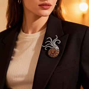 Collana con Ciondolo Fossile di Ammonite Naturale, Stile Vintage Unisex, Gioiello Unico da Spiaggia, Regalo per Donne e Uomini - Product Image 6