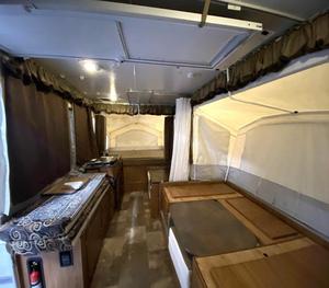 Autocaravana usada F-o-r-e-s-t R-i-v-e-r RV Rock-wood F-r-e-e-d-o-m S-e-r-i-e-s 2560G del 2013, lista para vender - Product Image 6