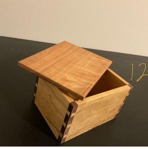 Boîte de rangement en bois avec serrure pour un stockage sécurisé - Product Image 6