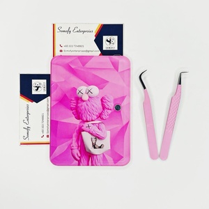 Support magnétique en acrylique Somofy Enterprises avec design ours mignon et durable, pince à cils à 90 degrés pour artistes en extensions de cils - Product Image 6