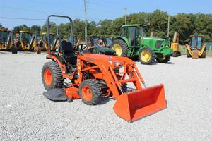 Tractor Multifuncional LA304 Kubota con Accesorios Listo para Envío - Product Image 4