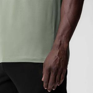 Camiseta de rendimiento de hombre elegante y funcional personalizada OEM para atletas, corredores y asistentes al gimnasio - Product Image 4