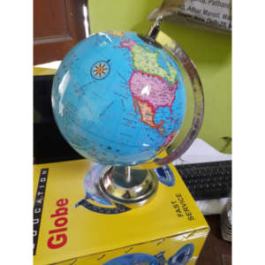 Globe terrestre éducatif de bureau artistique A S and SONS INTERNATIONAL, accessoire de bureau décoratif de Noël festif - Product Image 1