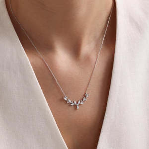 Pendentif Feuille de Sérénité en Argent Hallmark, Or Rose Tendance avec Diamant Zircon et Perle Coupe Marquise pour Mariage et Fiançailles - Product Image 3