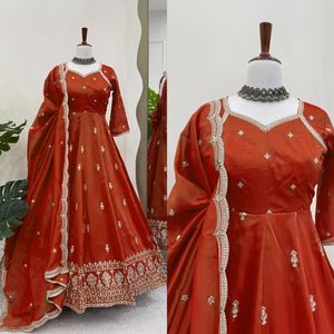 Đẹp hiện đại radhe xuất khẩu <span class=keywords><strong>salwar</strong></span> kameez trong ánh sáng lung linh vải lụa với bên trong chinon lót nhanh chóng khô giản dị & tốt nghiệp mặc - Product Image 1