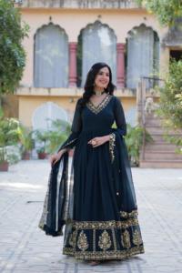 Vestido de noche de lujo hecho a medida con mangas largas y adornos de cristal para eventos de gala a precio mayorista - Product Image 3