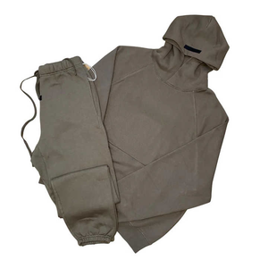 Conjunto de chándal ajustado para hombre 100% algodón de secado rápido y resistente al viento diseño de logotipo personalizable de alta calidad a bajo precio - Product Image 1