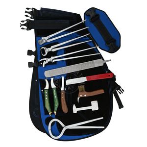 Kit d'outils de maréchal-ferrant pour le sabotage : Pince, Clincher, Testeur, Râpe, Couteaux à manche vert, Tablier de sabotage en cuir et Protection de cuisse - Product Image 4