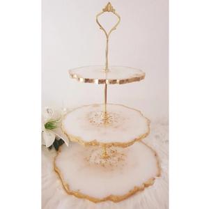 Supports à gâteaux exquis accrocheurs support à gâteaux en résine de couleur dorée brillante accessoires de gâteau de pièce maîtresse de table les plus exigeants - Product Image 1