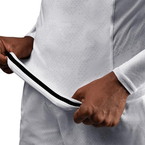 Protector Rash transpirable de secado rápido para hombre con impresión de logotipo personalizado UPF 50 + protección solar para deportes acuáticos y aventuras al aire libre - Product Image 2