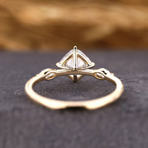 Bague de fiançailles en diamant de laboratoire taillé en coussin côté marquise diamant boussole sertissage or massif certifié IGI à la mode - Product Image 3