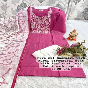 Mousseline pure de qualité supérieure portée par des créateurs avec un pantalon Kurti brodé et Dupatta - Product Image 1