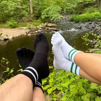 Vente chaude, chaussettes à cinq doigts personnalisées avec logo, design rayé, chaussettes de sport en coton pour hommes et femmes, vente en gros, fournisseur de gros, commande en gros