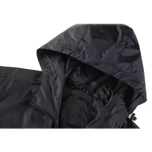 Chaqueta Cortavientos Ligera con Capucha y Logotipo Frontal de Lona Tejida, Impermeable, de Secado Rápido y Transpirable para Hombre, Marca CLASSIC INVENTORS - Product Image 2