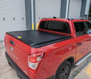 Tapas de cubierta de obturador de rodillos retráctiles de nuevo diseño para camioneta <span class=keywords><strong>SsangYong</strong></span> <span class=keywords><strong>Rexton</strong></span> Sports Khan impermeable antioxidante bloqueable - Product Image 1