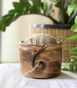 Cuenco de madera liso, ecológico y hecho a mano para tejer y ganchillo, estilo sencillo con ranuras curvadas para evitar nudos y enredos. - Product Image 4