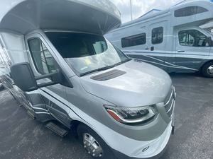 Caravanes de voyage d'occasion 2022 Winneb-a-g-o V-i-e-w 24D pour l'extérieur, maisons mobiles, camping-cars - Product Image 4