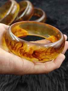 Bracelet en résine audacieux et élégant pour femme, fait à la main, sculpté artistiquement, modèle de mode vibrant, ange - Product Image 6