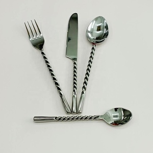 Nuevo juego de cubiertos de lujo personalizado de Portugal a la venta con juego de utensilios de mango de diseño torcido Chapado en plata único - Product Image 3