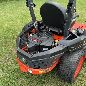 เครื่องตัดหญ้าแบบ Zero Turn รุ่น Kubota Z242KW-48 ใช้เครื่องยนต์เบนซิน ขนาด 48 นิ้ว - Product Image 3