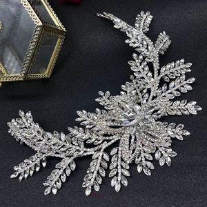 Diadema nupcial Crystal Leaf con cierre de peine para accesorios de cabello de boda - Product Image 4