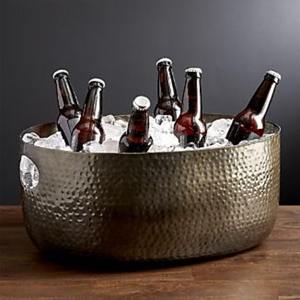 Seau à glace décoratif en métal antique avec un design traditionnel, parfait pour les cuisines rustiques et les décorations de bar classiques - Product Image 5