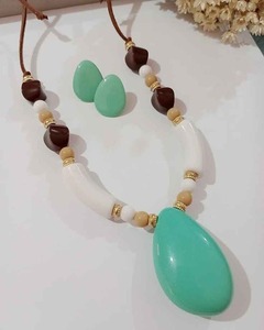 Collier en perles de résine Lucky Fashion en gros, collier ras du cou en perles de résine faites à la main - Product Image 2