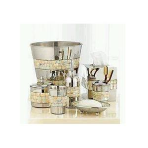 Ensemble de quatre accessoires de salle de bain en bois de qualité supérieure pour la maison et les hôtels - Product Image 4