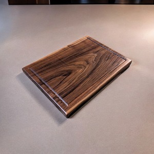 Tabla de cortar de corte contemporánea Rectangular de madera de acacia hecha a mano de lujo con certificación TR, acabado de aceite seguro para alimentos, respetuoso con el medio ambiente - Product Image 1