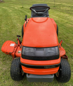Mini cultivadora diésel de 25 HP de alta potencia, cortacésped de 2 tiempos eficiente para agricultura, cortacésped Kubota G1900 HST con asiento. - Product Image 1