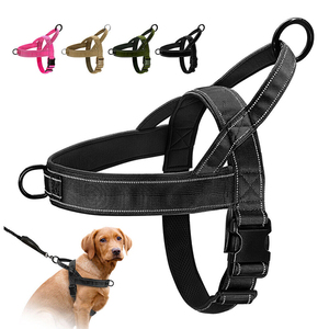 Harnais pour chien de taille moyenne Harnais pour chien réfléchissant anti-fuite réglable sans traction avec 2 patchs (marron, moyen) - Product Image 1