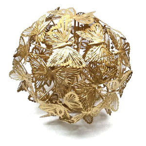 Vase de table moderne en aluminium et résine, design abstrait, forme de feuille, thème plantes/fleurs, durable, fonctionnel, décoration d'intérieur, sculptures - Product Image 5