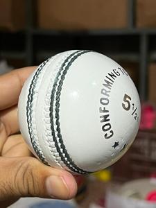 ลูกบอลคริกเก็ตหนังสีขาวสำหรับส่งออกและฝึกเย็บด้วยมือ - Product Image 4