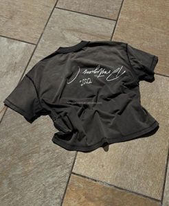 เสื้อยืดผู้ชายผ้าฝ้าย 100% ทรงปกติ สไตล์ลำลอง ลวดลายตัวอักษร ย้อมสีแบบสเปรย์ ฉีกขาด สไตล์ฮิปฮอป น้ำหนัก 280 กรัม ล้างสีแบบ Acid Wash - Product Image 2