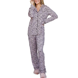 Conjunto de pijama personalizado de la mejor calidad al por mayor, conjunto de tirantes finos de seda satinada para mujer, ropa de dormir de marca personalizada - Product Image 5