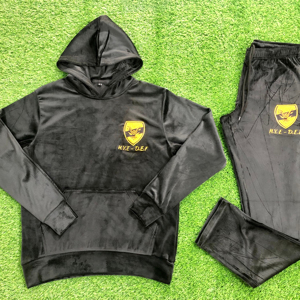 2022 nouveau survêtement en velours avec logo personnalisé pour femmes élégant haut court et sweat-shirt Jogging survêtement 2 pièces ensemble pour l'hiver - Product Image 1