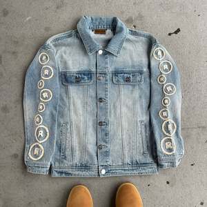 Chaquetas de mezclilla con patrón de logotipo de ropa de calle con cuello levantado de invierno personalizadas OEM de alta calidad para hombres - Product Image 3