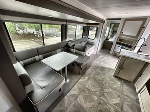 Camping-car motorisé d'occasion 2024 F-o-r-e-s-t R-i-v-e-r S-a-l-e-m 26DBUDX - Product Image 2