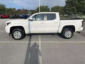 Tacoma SR5 2024 Usado en Excelentes Condiciones, Volante a la Izquierda, Coupé Turbo, Asientos de Cuero, R16, Techo Solar Automático, 5 Plazas, Luces Diurnas LED - Product Image 5