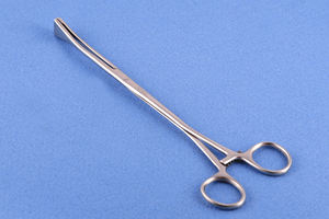 Pinza Hemostática Green-Armytage con Junta de Tornillo, Mandíbula de 15 mm, 220 mm de Largo, Instrumentos Quirúrgicos Rectos, Fabricante en Pakistán - Product Image 2