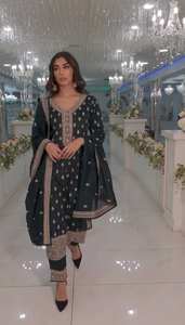 Hermosa ropa de fiesta superior-inferior y Dupatta con trabajo de secuencia de bordado pesado - Product Image 5