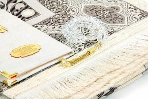 Ensemble cadeau de livre Yaseen avec couverture en velours, tapis de prière en coton, tasbih en perles de cristal, vêtements islamiques traditionnels, produits musulmans, ensembles cadeaux - Product Image 6