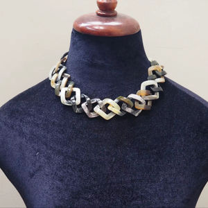 Collier de luxe en corne de buffle fait à la main, bijoux naturels et durables pour femmes, haute qualité - Product Image 1