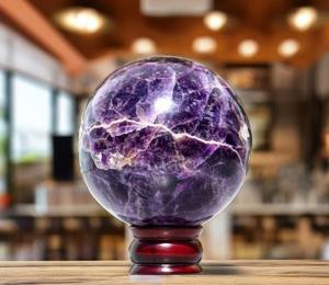 โรงงานราคาขนาดใหญ่เชฟรอนอเมทิสต์ทรงกลมคุณภาพสูงขนาดใหญ่ Dream อเมทิสต์คริสตัลบอล Handmade พลังงานหินสําหรับการทําสมาธิต - Product Image 5