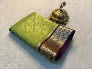 Hermoso Sari brocado de seda con zari tejido por todo el sari - Product Image 6