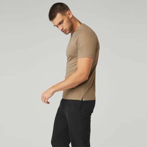T-shirt athlétique pour homme Vêtements de sport de performance à séchage rapide et évacuation de l'humidité avec chemise d'entraînement de gymnastique à manches courtes pour le fitness - Product Image 3