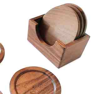 Ensemble de sous-verres en bois de noyer faits à la main, gravé sur mesure, fournisseur en vrac, décor de table de boisson durable - Product Image 5