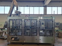 Machine d'embouteillage d'eau de qualité à l'exportation utilisée pour remplir automatiquement les bouchons et étiqueter les bouteilles avec de l'eau purifiée
